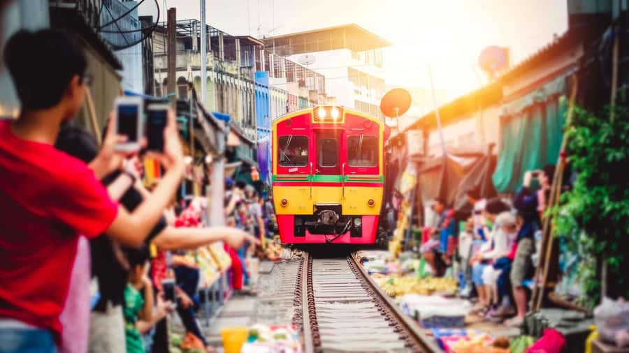 Bangkok: Maeklong Train Market & Floating Market Day Tour - Why these two markets make a good Bangkok day trip