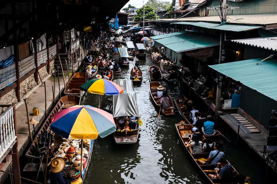 Bangkok: Maeklong Train Market & Floating Market Day Tour - Practical tips for a smoother day