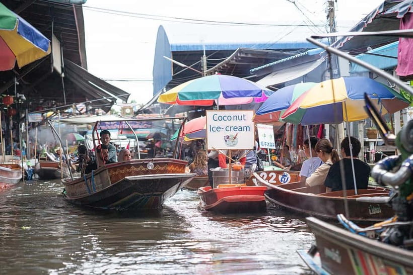 Bangkok: Premium Damnoen Saduak & Railway Market By Food Bus - What makes the floating market worthwhile