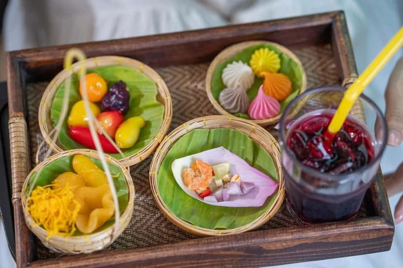 Bangkok: Premium Damnoen Saduak & Railway Market By Food Bus - Salt Lake De Maeklong and the final snack