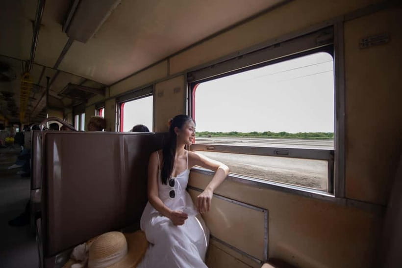 Bangkok: Premium Damnoen Saduak & Railway Market By Food Bus - The premium bus and group service