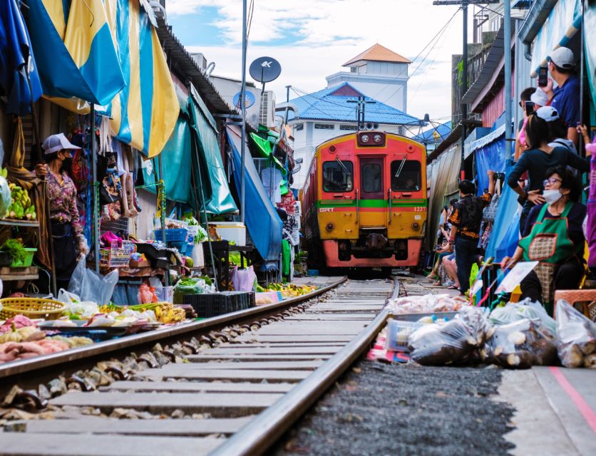 Bangkok: Private Damnoen Saduak Floating & Train Market Tour - Coconut sugar made the traditional way