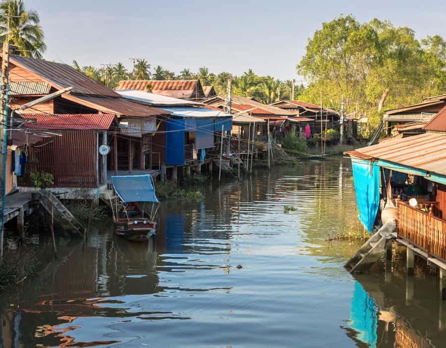 Bangkok: Private Damnoen Saduak Floating & Train Market Tour - The value of a private day from Bangkok