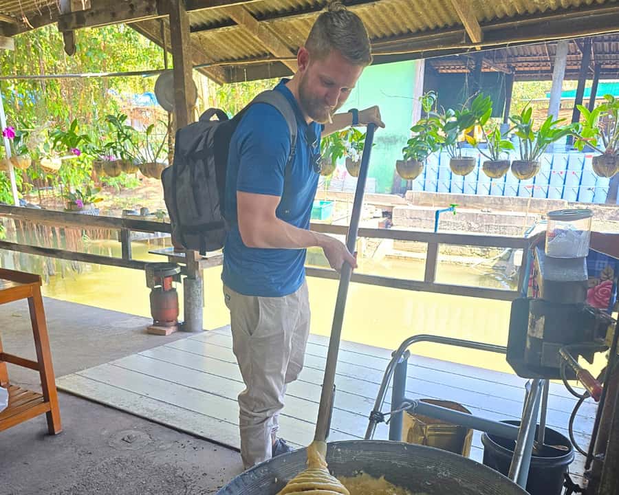 Bangkok: Private Damnoen Saduak Floating & Train Market Tour - What to bring and how to prepare