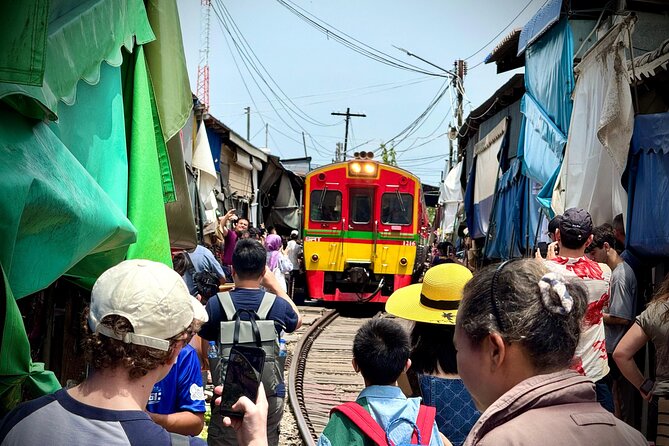 Bangkok: Private Floating Market and Train Market - Why the Mae Klong train ride is worth the long morning