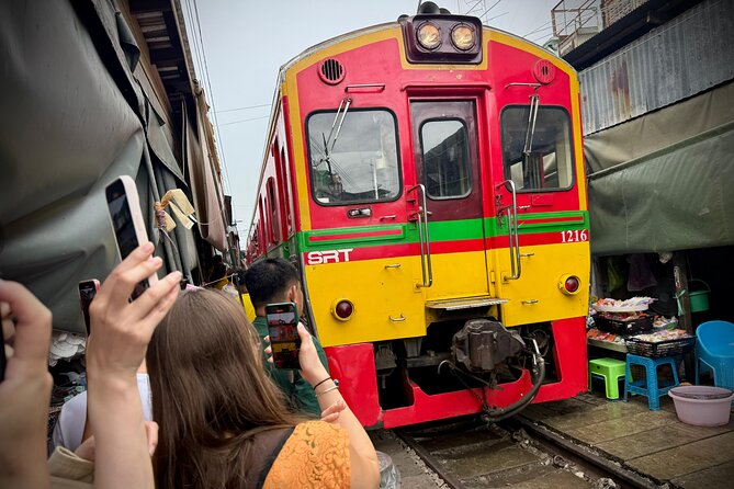 Bangkok: Private Floating Market and Train Market - The full timing, from Bangkok to MBK Center