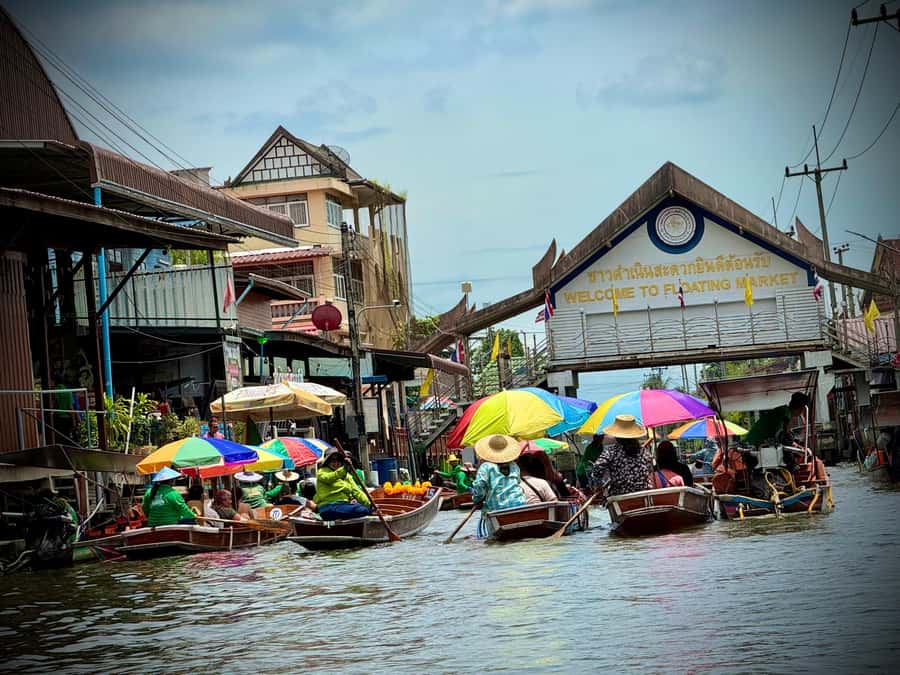 Bangkok: Private Floating Market and Train Market Experience - Damnoen Saduak: colorful, crowded, and commercial