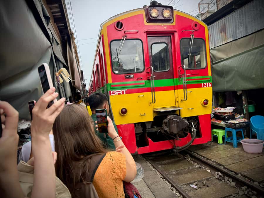 Bangkok: Private Floating Market and Train Market Experience - Guides who add value to the day