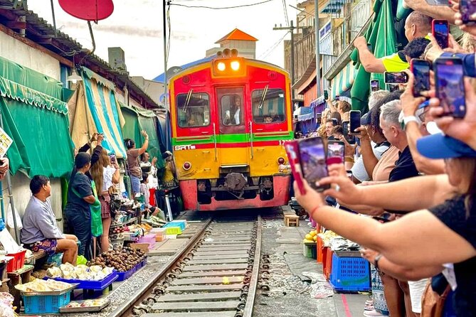 Bangkok: Railway and Floating Market Tour + Dragon Temple - Why this day works outside central Bangkok