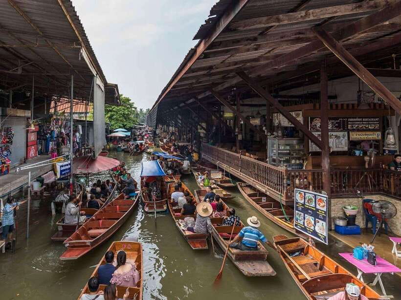 Bangkok: Railway and Floating Market Tour with Dragon Temple - Three unusual stops beyond Bangkok