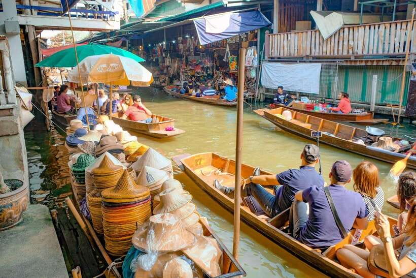 Bangkok: Railway and Floating Market Tour with Dragon Temple - Damnoen Saduak by traditional boat