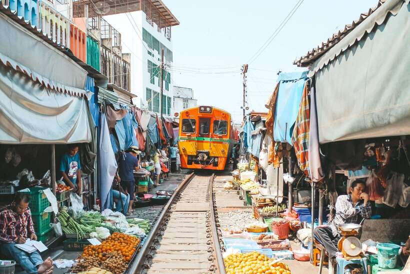 Bangkok: Railway and Floating Market Tour with Dragon Temple - Wat Sam Phran and the pink Dragon Temple