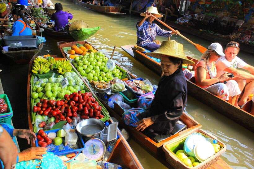 Bangkok: Railway and Floating Market Tour with Dragon Temple - Should you book it?