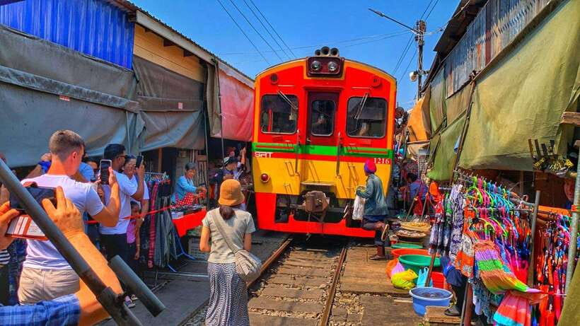 Bangkok: Train Market & Floating Market with Boat Ride - Damnoen Saduak by traditional boat