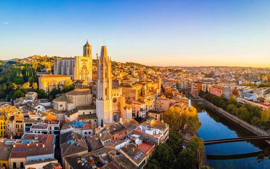 Barcelona: Girona Private Guided Tour by High-Speed Train - Why the train makes Girona an easy Barcelona day trip