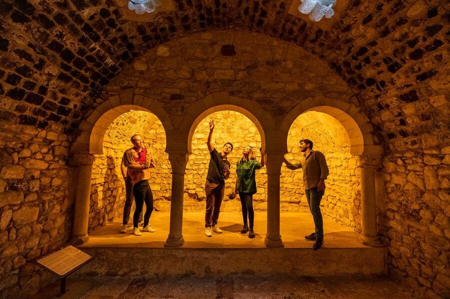 Barcelona: Girona Private Guided Tour by High-Speed Train - Arab Baths and the Sunday alternative
