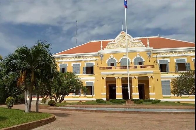 Battambang Day Trip from Siem Reap-Bamboo Train, Bats Cave - Phnom Sampeau and the bat flight at sunset