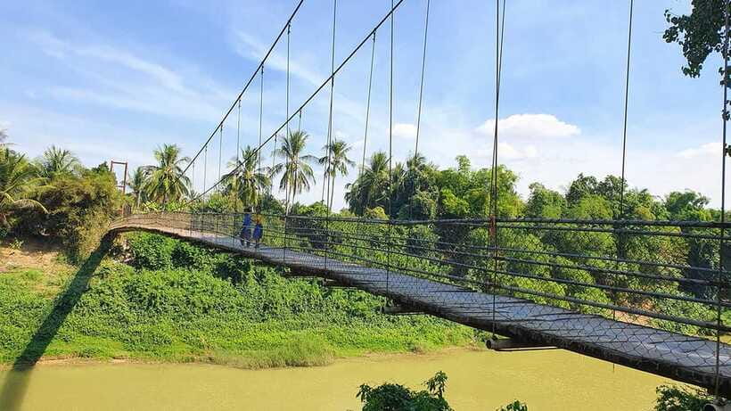 Battambang: Tuk-Tuk, Bamboo Train, Killing/Bat Caves, Sunset - Rat barbecue and an honest look at local food