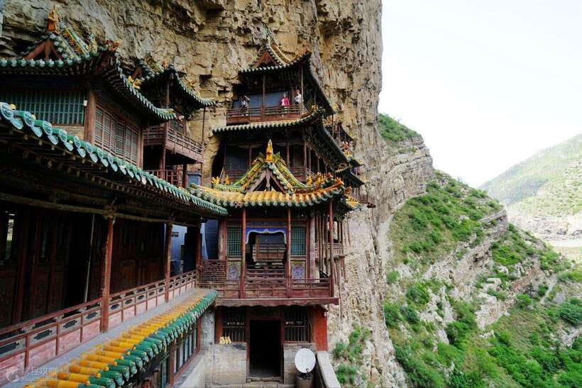 Beijing:Bullet Train Tour to Hanging Temple&Yungang Grottoes - Walking Above the Gorge at the Hanging Temple