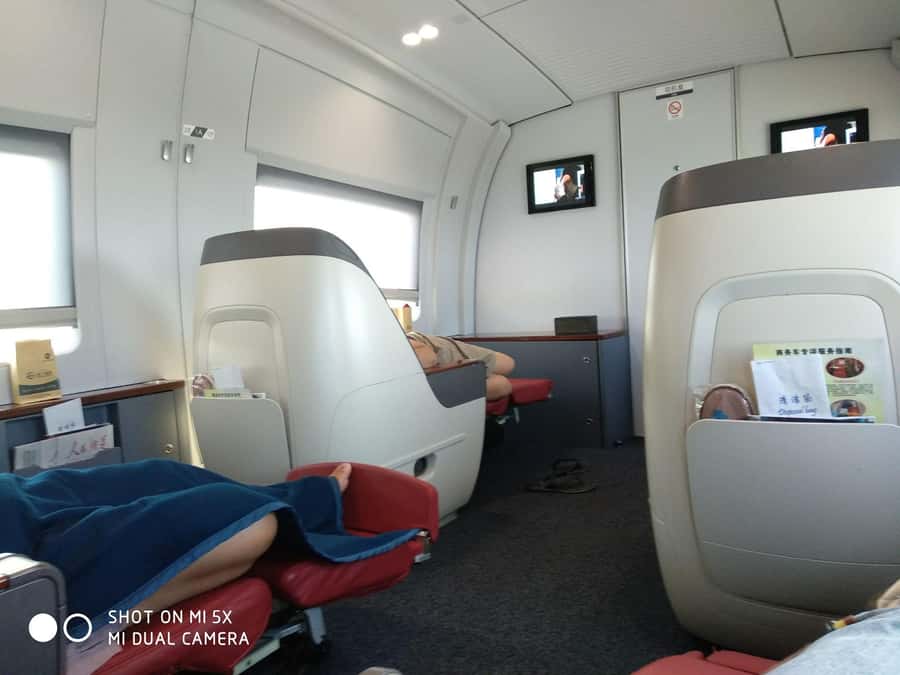 Beijing to Xi'an Terracotta Tour by Roundtrip Bullet Train - Lunch and the limits of a same-day visit