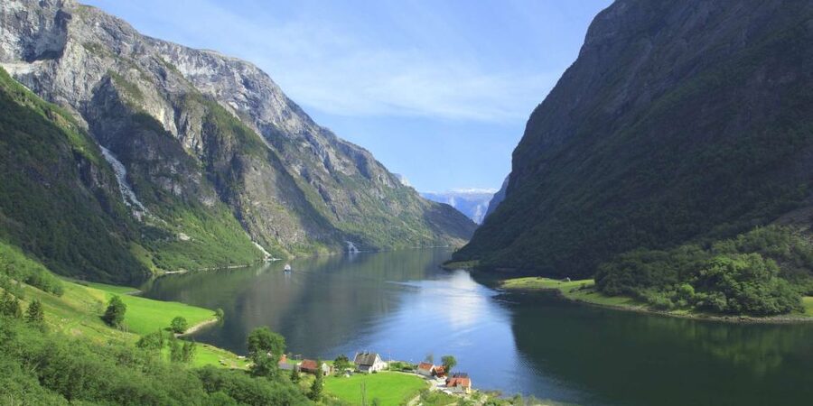Bergen: Private Day Tour, Nærøyfjord Cruise and Flåm Railway - The long return through Voss