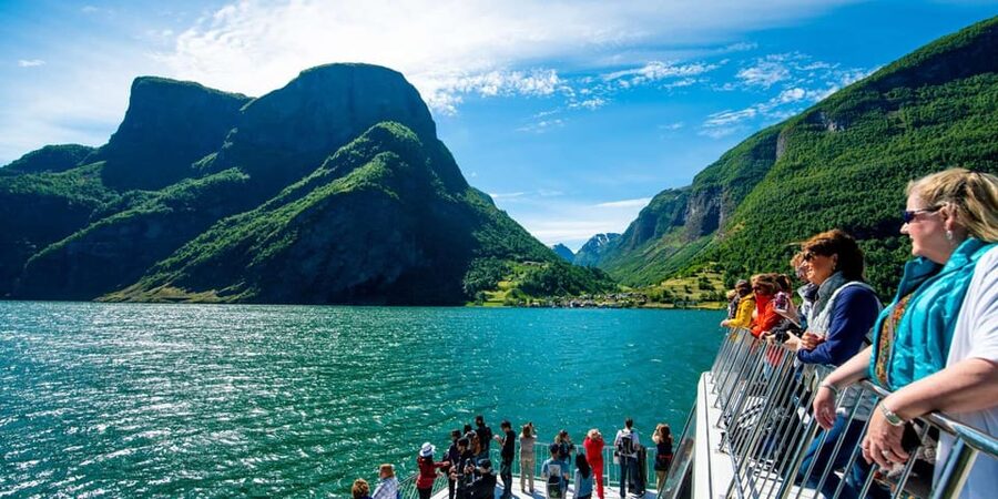 Bergen: Viking Village, Nærøyfjorden Cruise and Flåm Railway - The final train to Bergen
