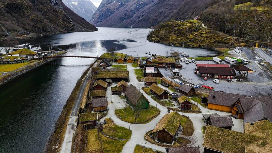 Bergen: Viking Village, Nærøyfjorden Cruise and Flåm Railway - Timing, seasons, and what to pack