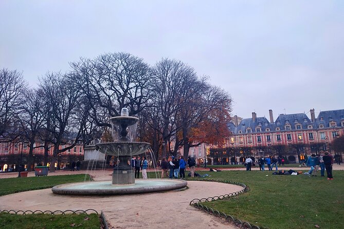 Best Bits of Paris: 40 Favorites Small-Group Walking & Metro Tour - Notre-Dame and the Seine offer the strongest photo stops