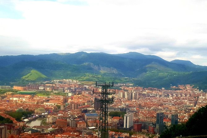Bilbao Tour + Artxanda Funicular in Spanish - Returning toward Casco Viejo and Plaza Nueva