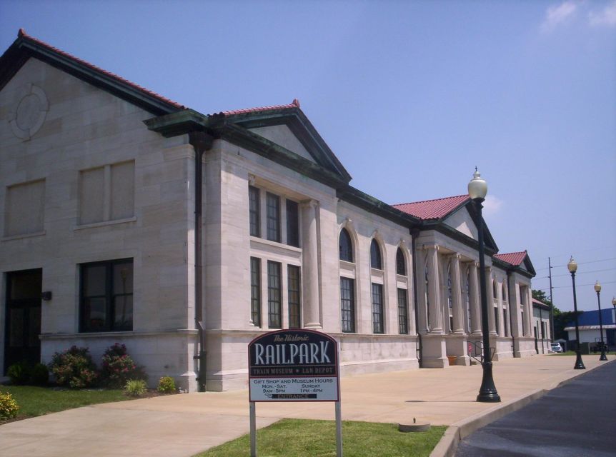 Bowling Green: Historic RailPark & Train Museum Entry & Tour - Starting in Bowling Green’s 1925 Depot