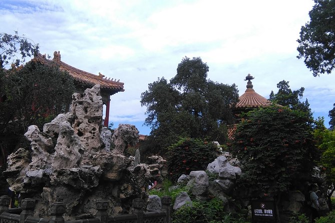 Bullet Train Private Tour: Beijing Tiananmen Square, Forbidden City & Great Wall - Lunch with local food before the wall