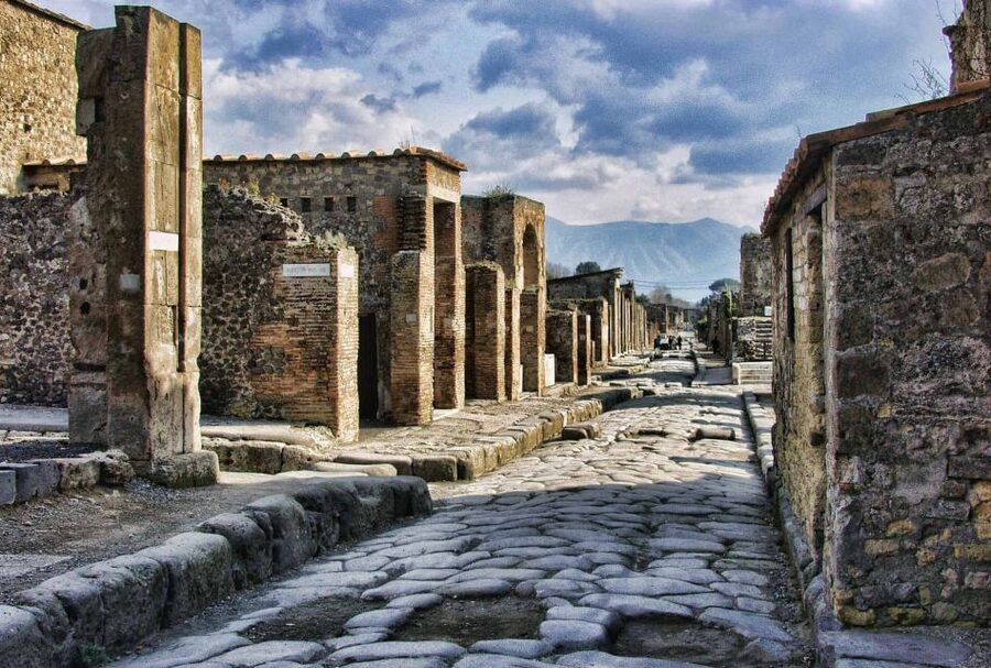 Campania Express Train Pompeii Tour with Vesuvius or Winery - Who Should Book This Pompeii and Vesuvius Day?