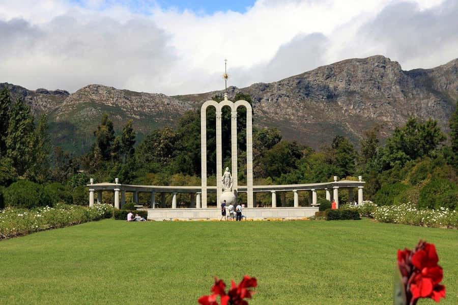 Cape Town: Wine Tram & Winelands Tour with Tastings & Pickup - Practical advice before you book