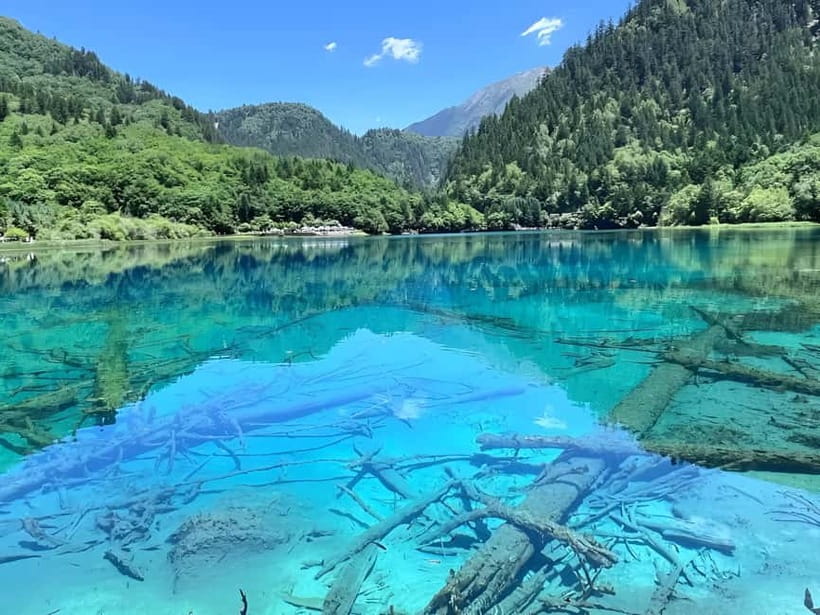 Chengdu: private 2-Day Huanglong Jiuzhaigou tour by train - What to pack for mountain parks