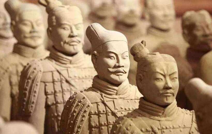 Chengdu: Xi'an Terracotta Warriors Day Trip by Bullet Train - Meeting your private guide in Xi’an
