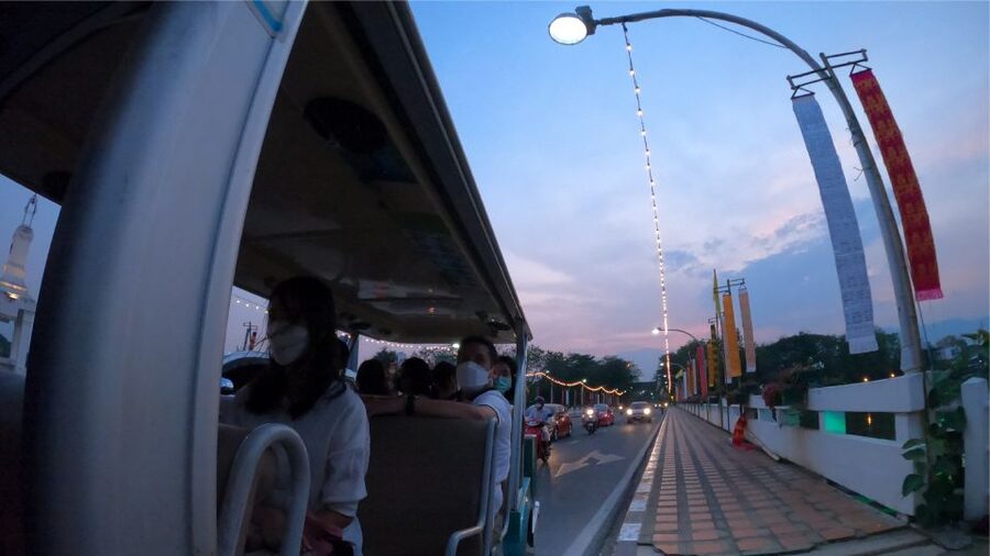 Chiang Mai: Nighttime City Highlights by EV Tram - Starting at Three Kings Monument