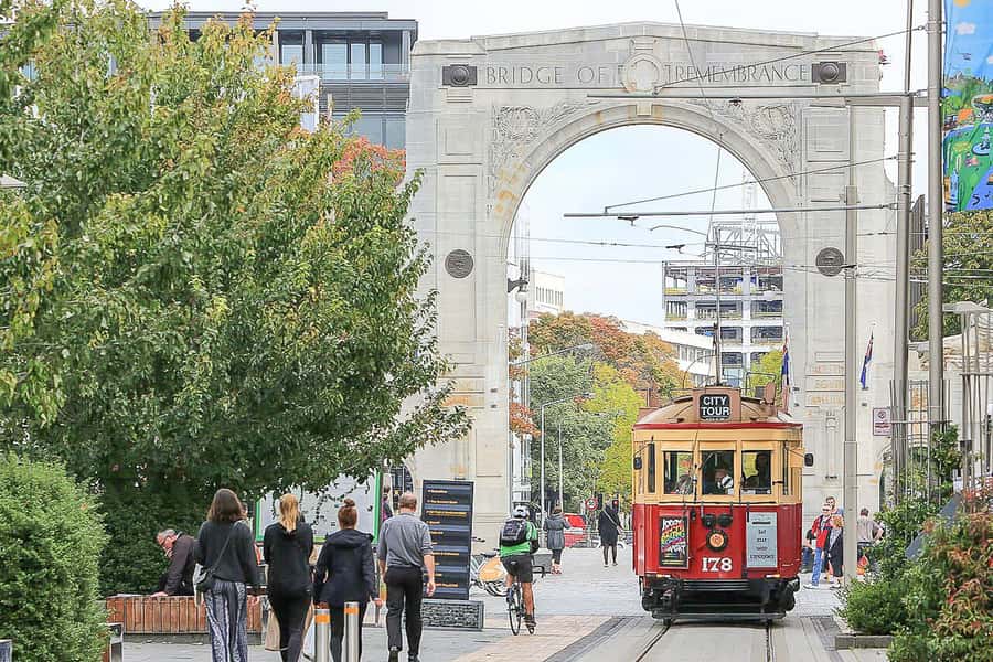 Christchurch Gondola and Tram City Tour Combo - Riding up Mount Cavendish
