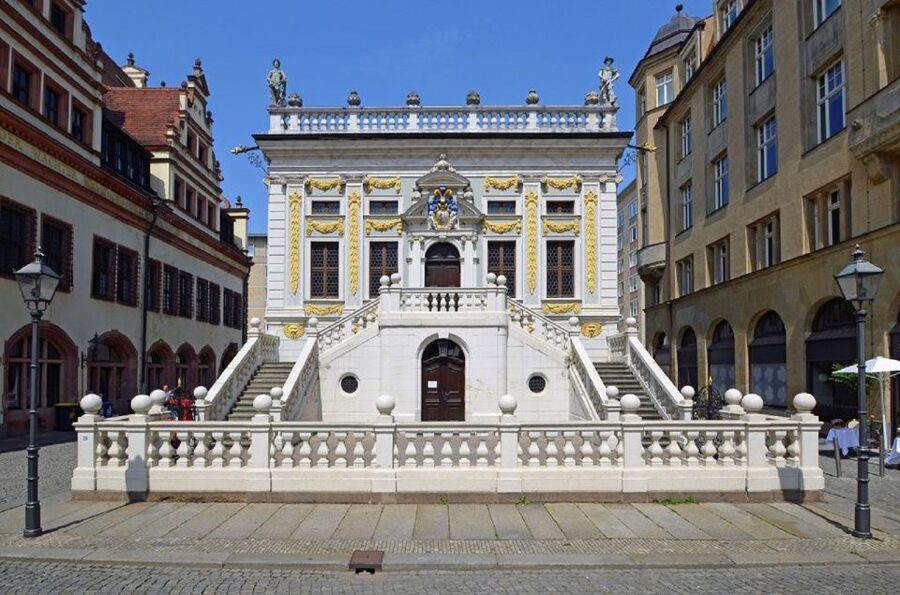 City tour on foot, by S-Bahn and tram - Price, timing, and practical comfort