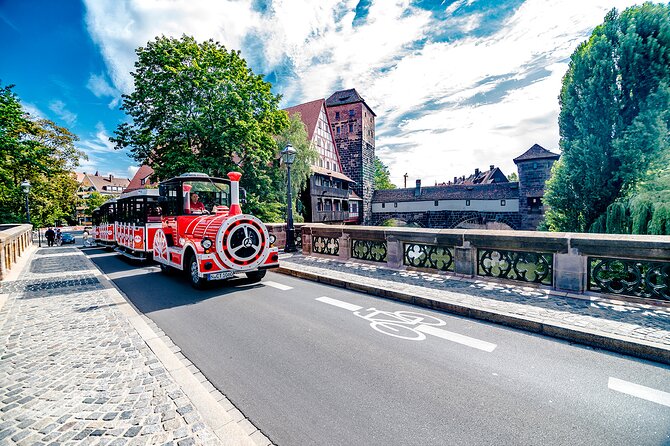 City tour through Nuremberg with the little train - Christmas tour - Why the Christmas-season setting changes the experience