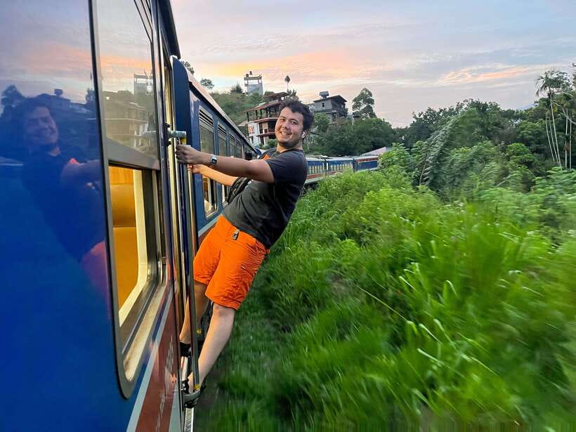 Colombo/Negombo: Sigiriya, Kandy, Ella 3-Day Trip with Train - Day two: waterfalls, tea, and the train to Ella