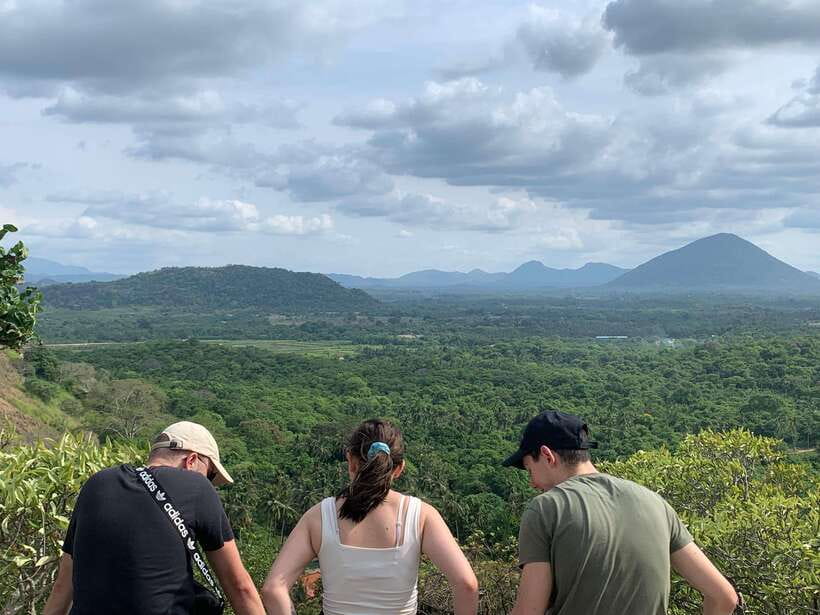 Colombo/Negombo: Sigiriya, Kandy, Ella 3-Day Trip with Train - Drivers, guides, and the style of the trip