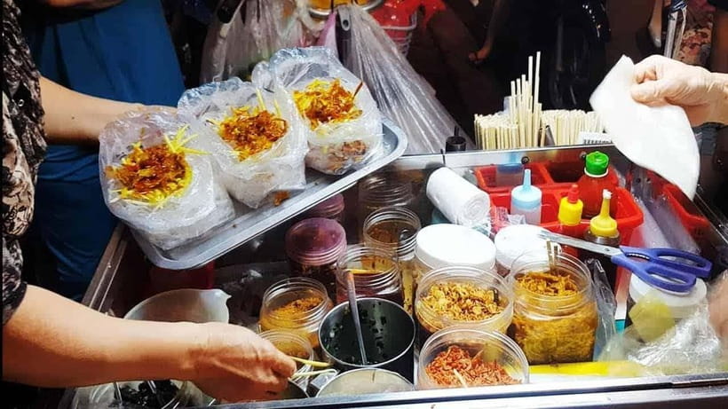 Craving in Hanoi: Gastronomic tour with Train Street - Finishing beside the tracks on Train Street
