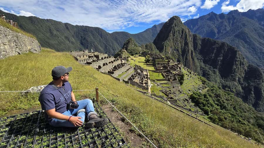 Cusco: Machu Picchu Day Trip with Train + Entrance ticket - Small groups, private options, and physical demands