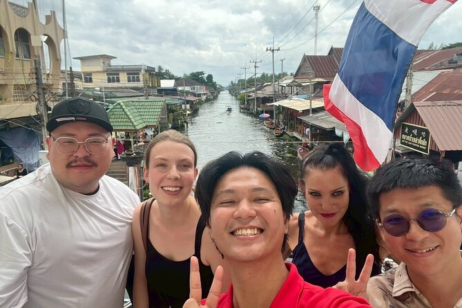 Damnoen Saduak and Maeklong Railway Market Tour with Private Car - Riverside lunch and time to wander