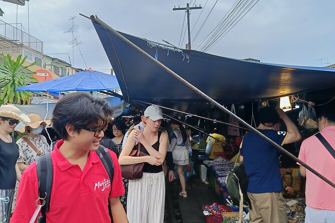 Damnoen Saduak and Maeklong Railway Market Tour with Private Car - What the guide adds
