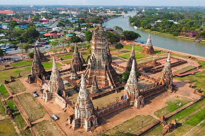 Damnoen Saduak Famous Floating Market and Mea Klong Railway Tour - The coconut sugar farm adds a useful local stop