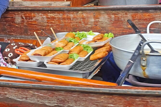 Damnoen Saduak Famous Floating Market and Mea Klong Railway Tour - Mae Klong Railway Market and the approaching train