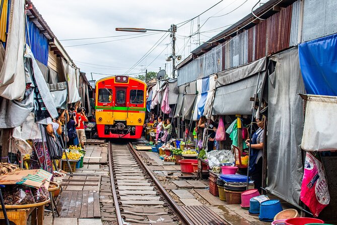 Damnoen Saduak Floating Market and Maeklong Railway Market Tour - Who will get the most from this tour?