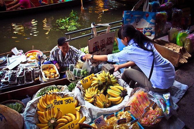 Damnoen Saduak Floating Market & Maeklong Railway Market Tour From Bangkok - Maeklong Railway Market and the approaching train