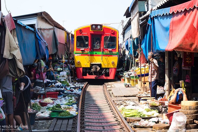 Damnoen Saduak Floating Market & Maeklong Train Market Tour - Reaching Damnoen Saduak by long-tail boat